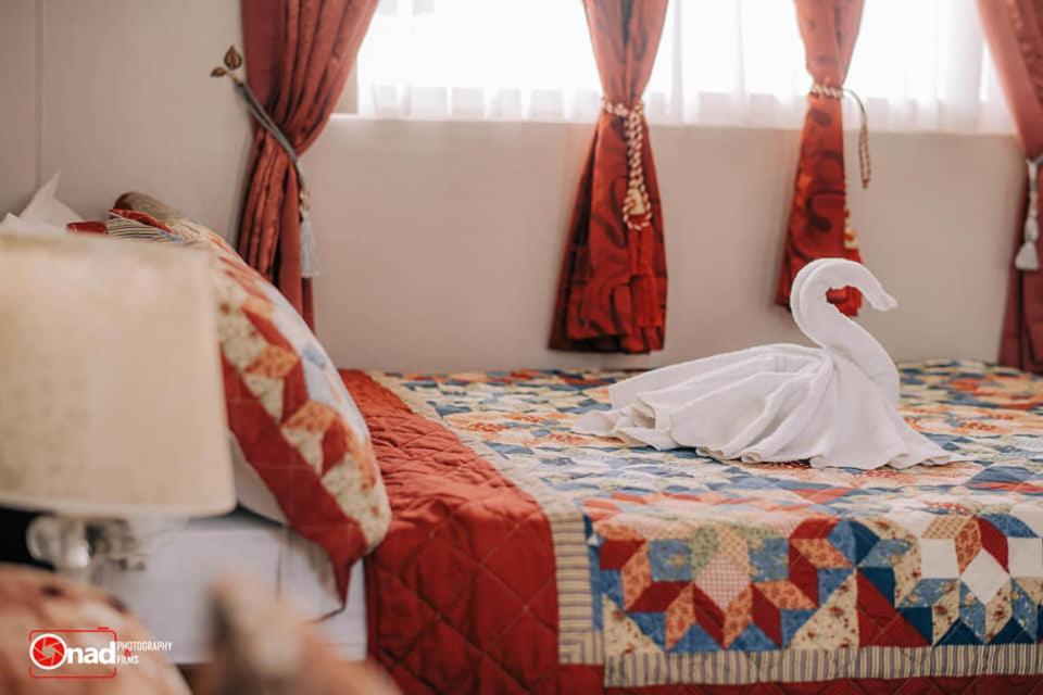 Ashley And Bill'S Suites 'N Garden Hotel And Vacation Homes Carcar Extérieur photo