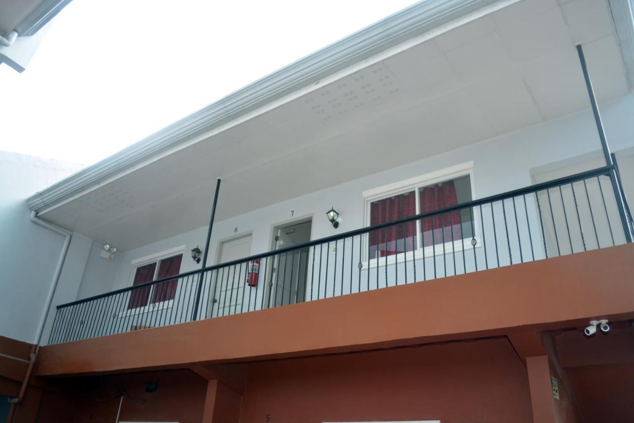 Ashley And Bill'S Suites 'N Garden Hotel And Vacation Homes Carcar Extérieur photo