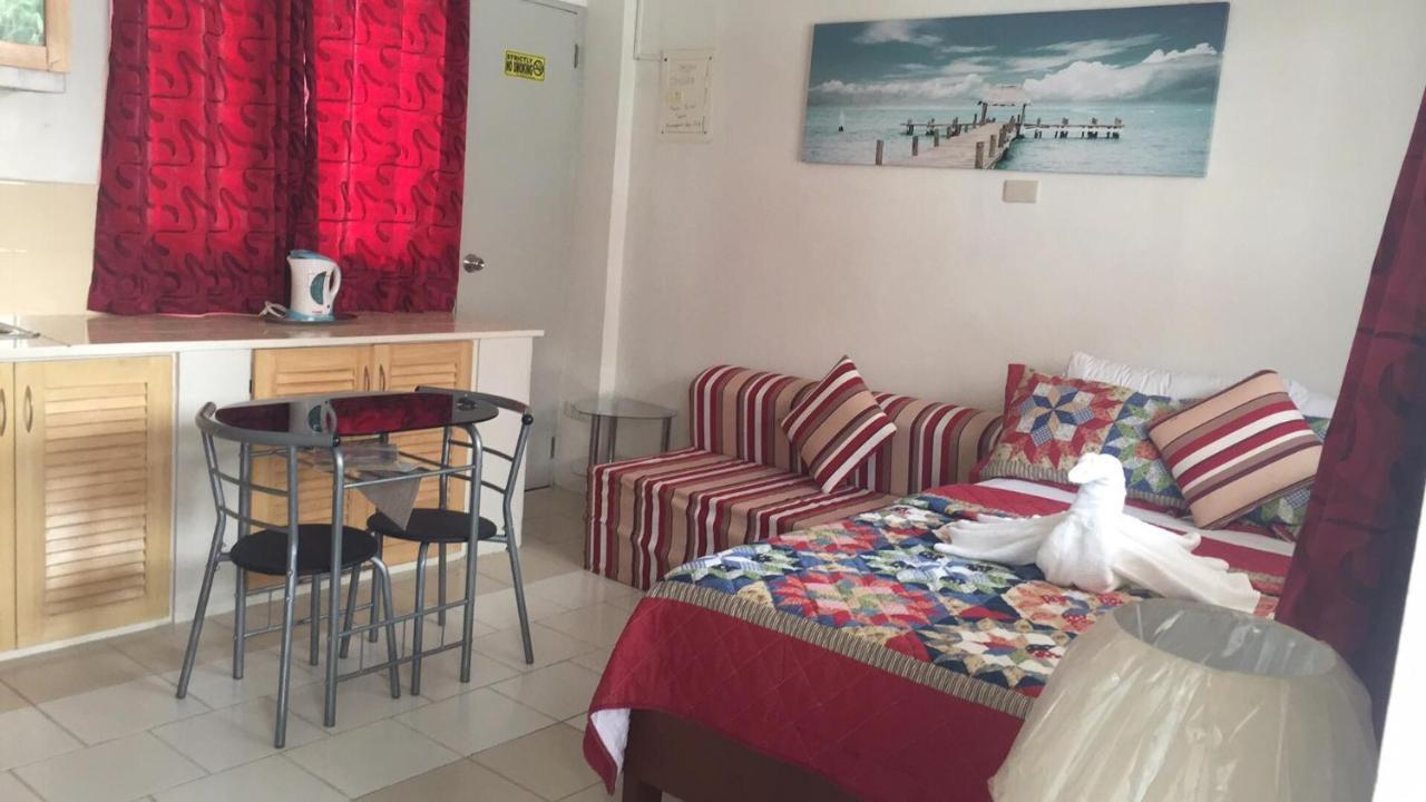 Ashley And Bill'S Suites 'N Garden Hotel And Vacation Homes Carcar Extérieur photo